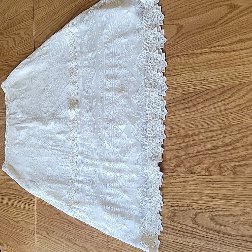 Elegant White Lace Maxi Skirt - Picture 16 of 16